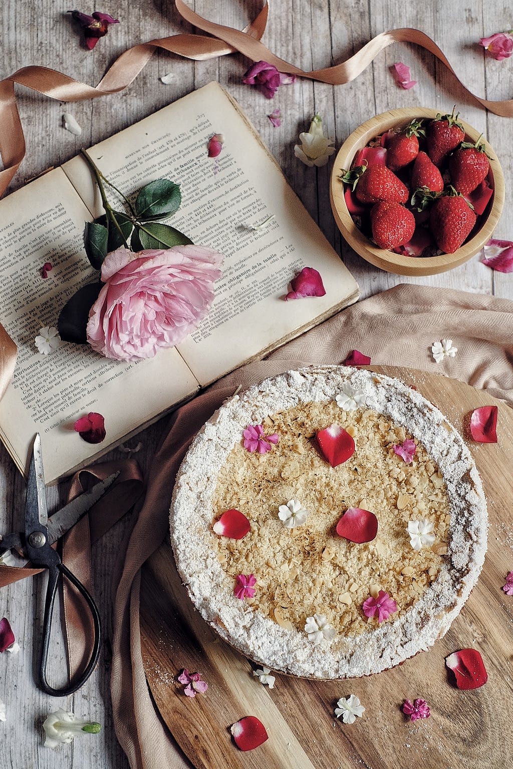 tarte-crumble-fraise-rhubarbe-dimanche-gourmand-kika-and-co