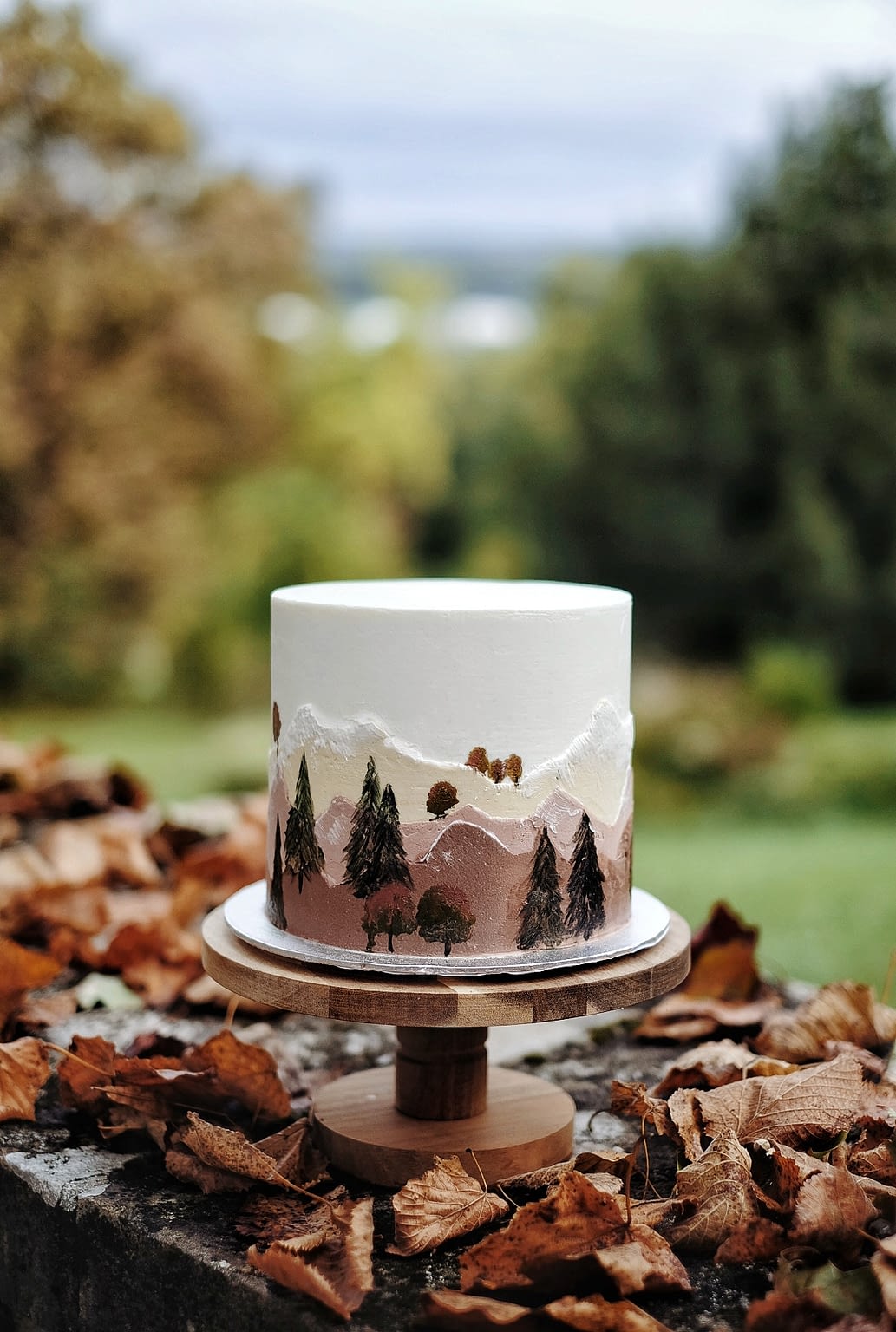 Gâteau peint montagne d'automne