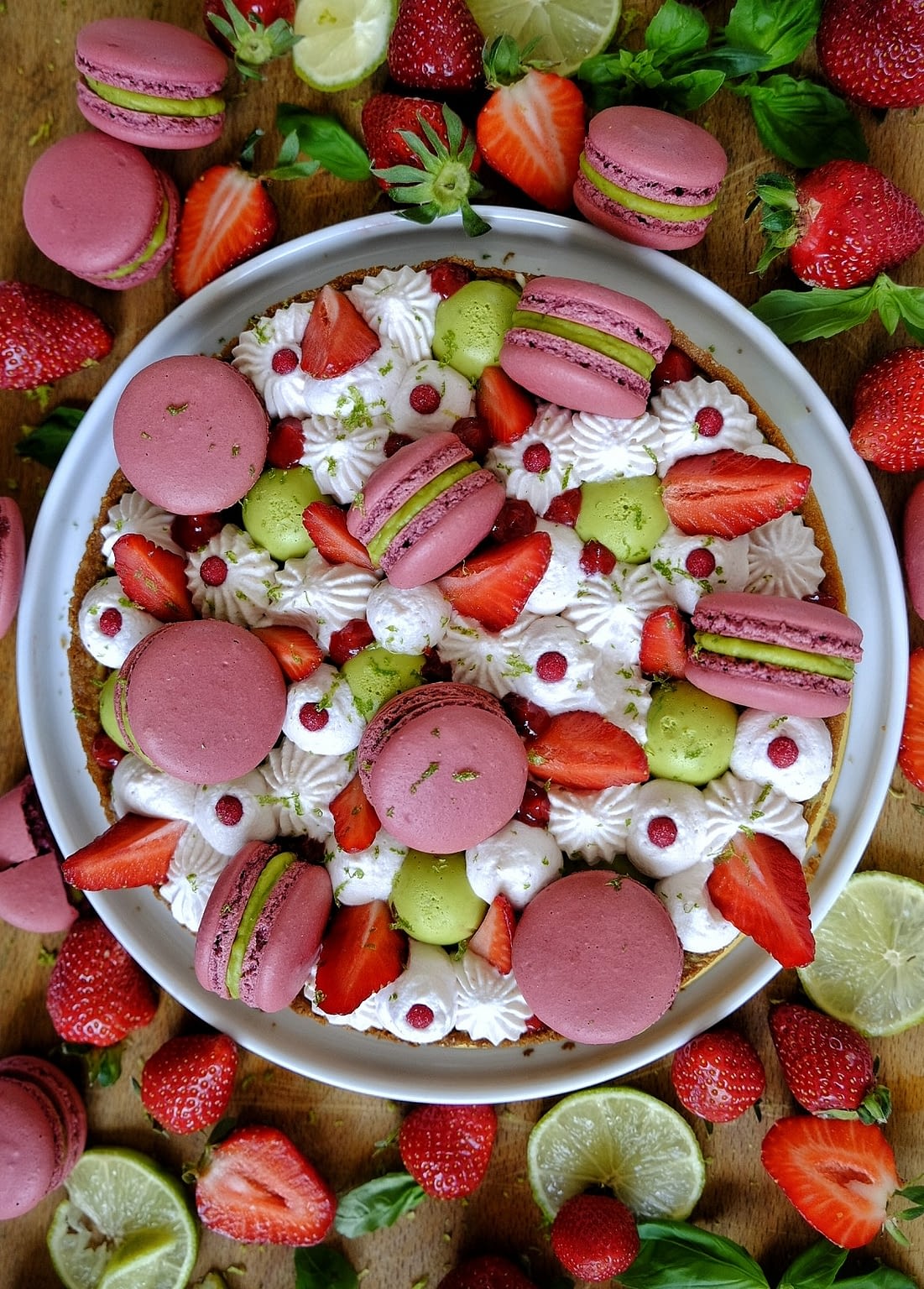 Tarte macarons fraise-basilic